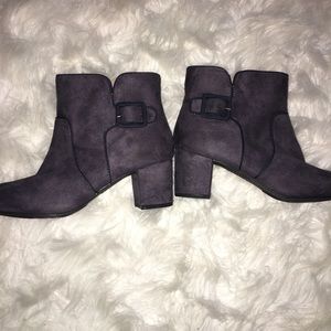 New w/out tags. Charcoal Gray booties